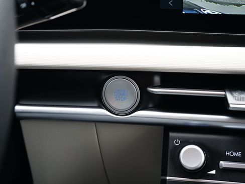 Used 2025 Hyundai Tucson SE image 23