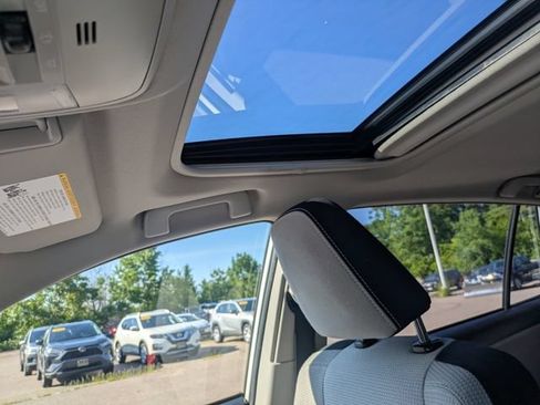 Used 2018 Toyota RAV4 XLE AWD/4WD image 31