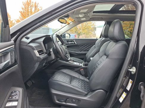 Used 2023 Mitsubishi Outlander SEL image 13