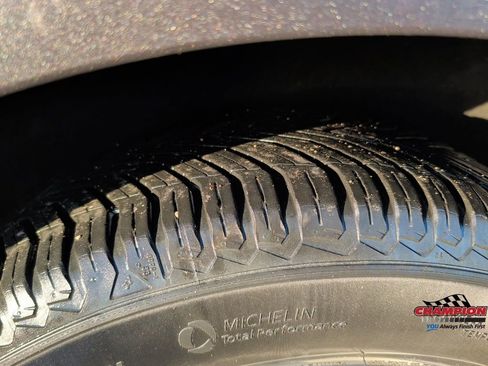 Used 2018 Chrysler Pacifica Touring-L Plus w/ Advanced Safetytec Group FWD image 11