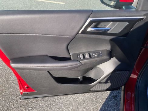 New 2025 Mitsubishi Outlander SE image 11