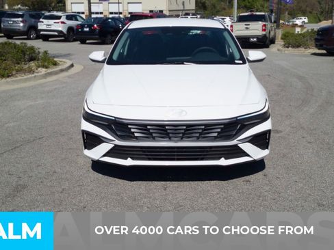 Used 2025 Hyundai Elantra Hybrid FWD image 2