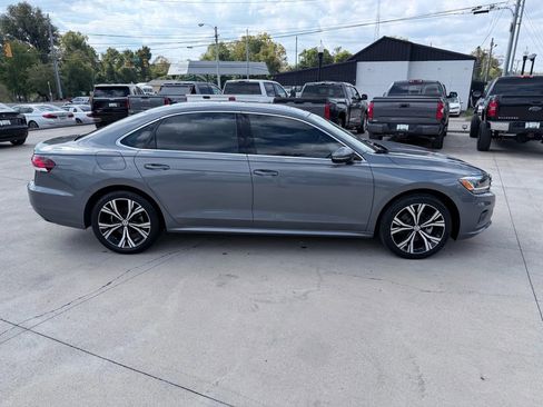 Used 2021 Volkswagen Passat 2.0T SE image 40