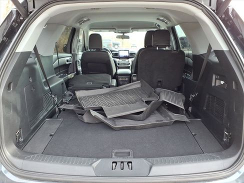 Used 2022 Ford Explorer XLT w/ Equipment Group 202A image 31