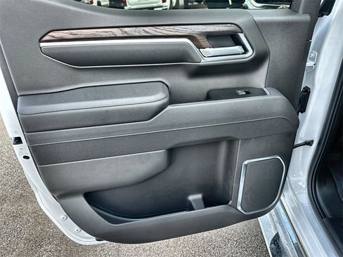 New 2026 GMC Sierra 1500 SLT image 15