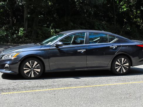 Used 2021 Nissan Altima 2.5 SV FWD image 4