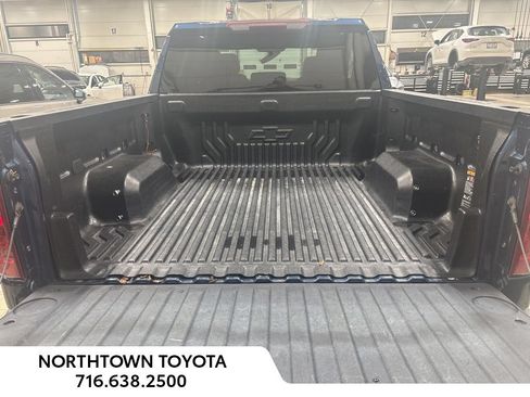 Used 2021 Chevrolet Silverado 1500 LT AWD/4WD image 16