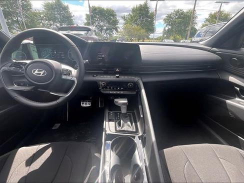 New 2025 Hyundai Elantra SEL image 5