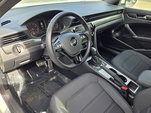 Used 2021 Volkswagen Passat 2.0T R-Line image 10