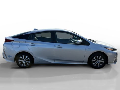 Used 2022 Toyota Prius Prime XLE FWD image 6