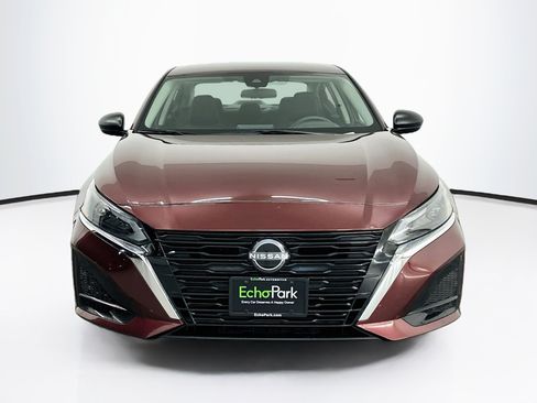 Used 2024 Nissan Altima 2.5 SV FWD image 2