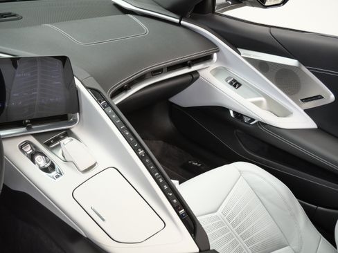 Used 2022 Chevrolet Corvette Stingray Preferred Conv w/ Z51 Performance Package RWD image 17