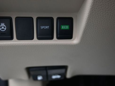 Used 2017 Nissan Rogue SL w/ SL Premium Package image 32