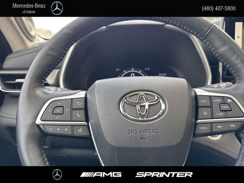 Used 2024 Toyota Highlander Limited image 27