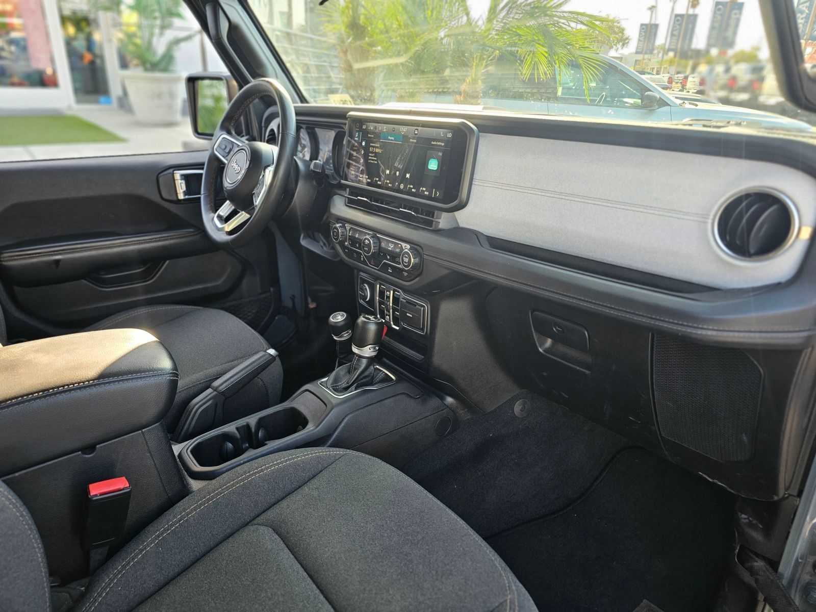 Used 2024 Jeep Wrangler Unlimited Sahara AWD/4WD image 37