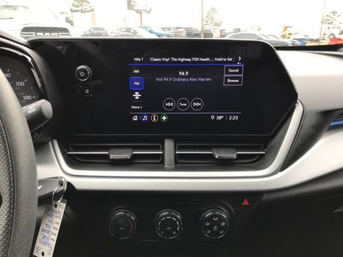 Used 2025 Chevrolet Trax LS w/ Driver Confidence Package image 13