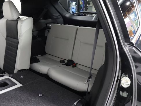 New 2025 Mitsubishi Outlander SE image 35