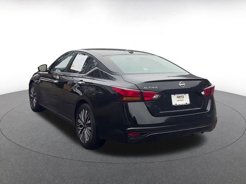 Used 2025 Nissan Altima 2.5 SV FWD image 11