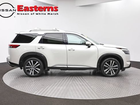 Used 2023 Nissan Pathfinder Platinum AWD/4WD image 4