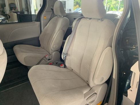 Used 2011 Toyota Sienna LE FWD image 13