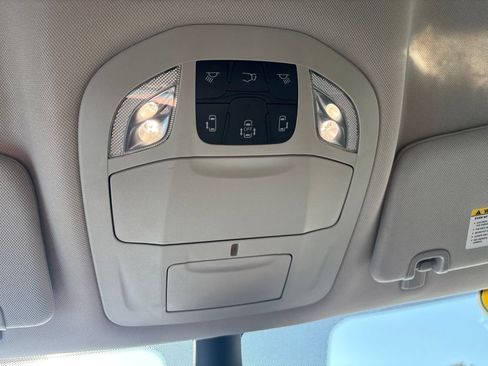 Used 2023 Chrysler Pacifica Touring-L FWD image 32
