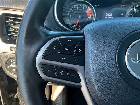 Used 2021 Jeep Cherokee Limited image 11