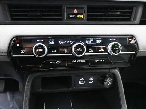 Used 2025 Honda Pilot Touring image 18