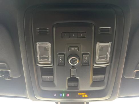 Used 2022 Chevrolet Suburban Premier w/ Premium Package image 28