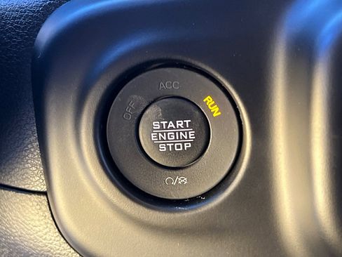 Used 2022 Jeep Wrangler Unlimited Sahara image 23