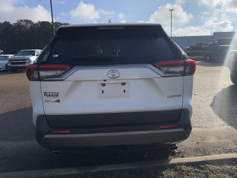 Used 2019 Toyota RAV4 Limited image 3