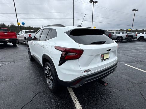 Used 2025 Chevrolet Trax RS w/ Driver Confidence Package image 8