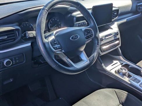 Used 2021 Ford Explorer XLT image 9