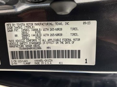 Used 2024 Toyota Sequoia Platinum image 37