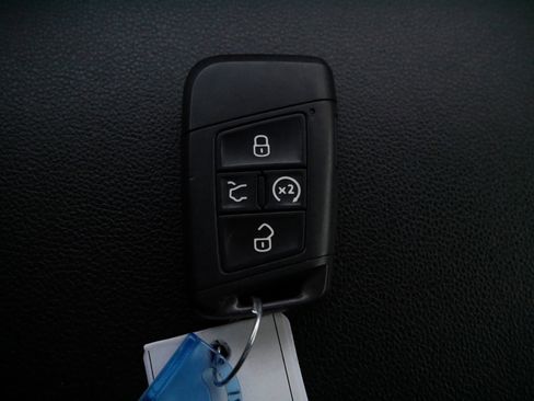 Certified 2022 Volkswagen Atlas Cross Sport SEL Premium R-Line image 33