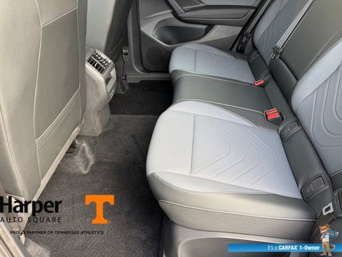 Used 2025 Volkswagen Tiguan SE R-Line image 10