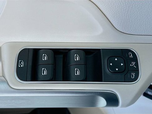 New 2026 Mercedes-Benz GLB 250 4MATIC image 18