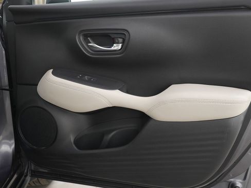 Used 2023 Honda HR-V LX image 9