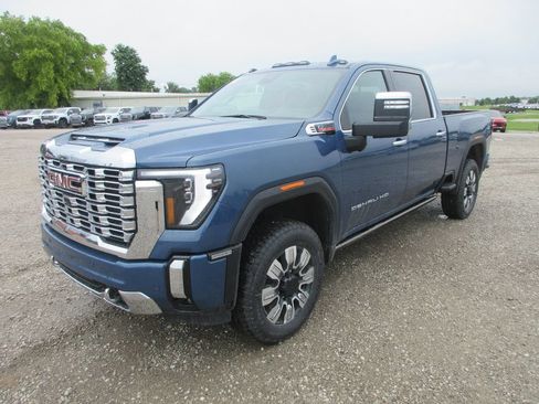 New 2026 GMC Sierra 2500 Denali w/ Denali Reserve Package AWD/4WD image 11