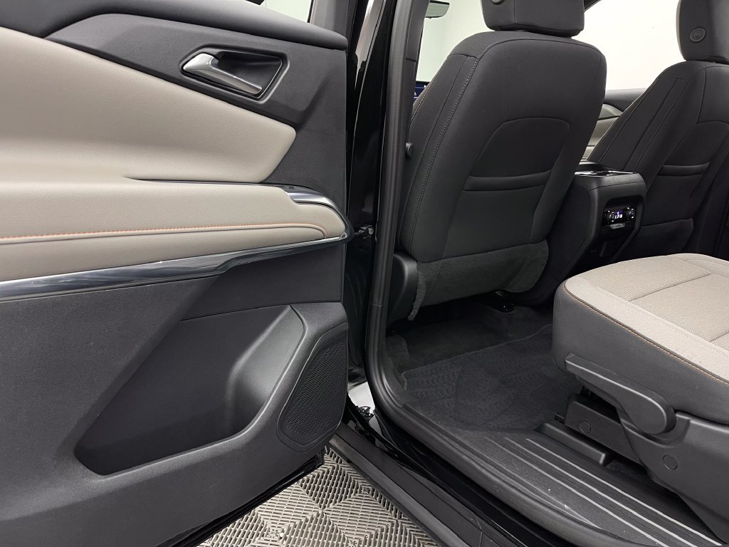 Used 2026 Chevrolet Traverse LT w/ Driver Confidence Package FWD image 42