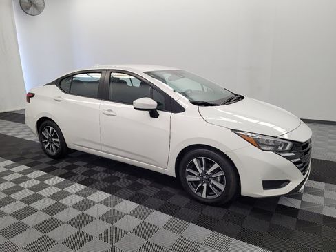 Used 2025 Nissan Versa SV FWD image 11