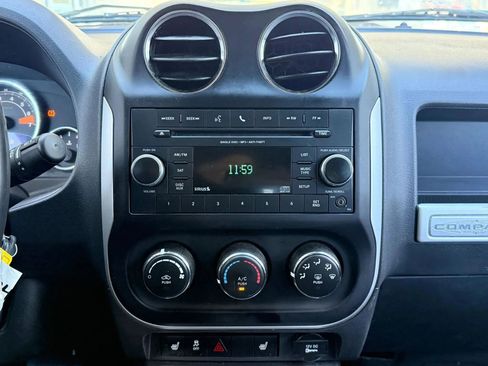 Used 2017 Jeep Compass Latitude image 23