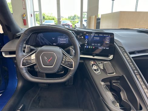 Used 2021 Chevrolet Corvette Stingray Premium Conv w/ Z51 Performance Package image 12