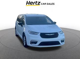 Used 2025 Chrysler Pacifica Select video 1