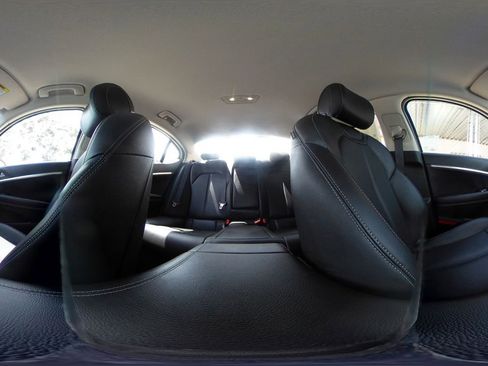 Used 2025 Genesis G70 2.5T image 42