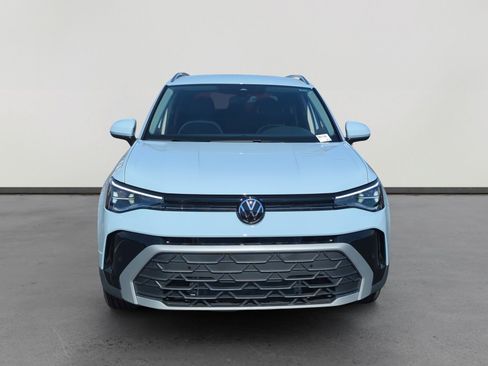 New 2026 Volkswagen Taos SE image 8