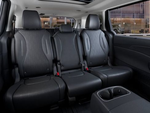 New 2026 Kia Carnival SX w/ SX Dark Edition Package FWD image 16