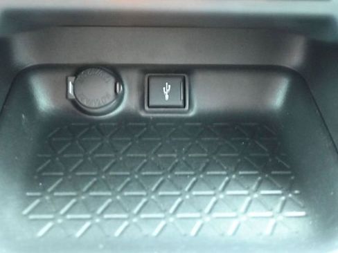 Used 2020 Toyota RAV4 XLE FWD image 29