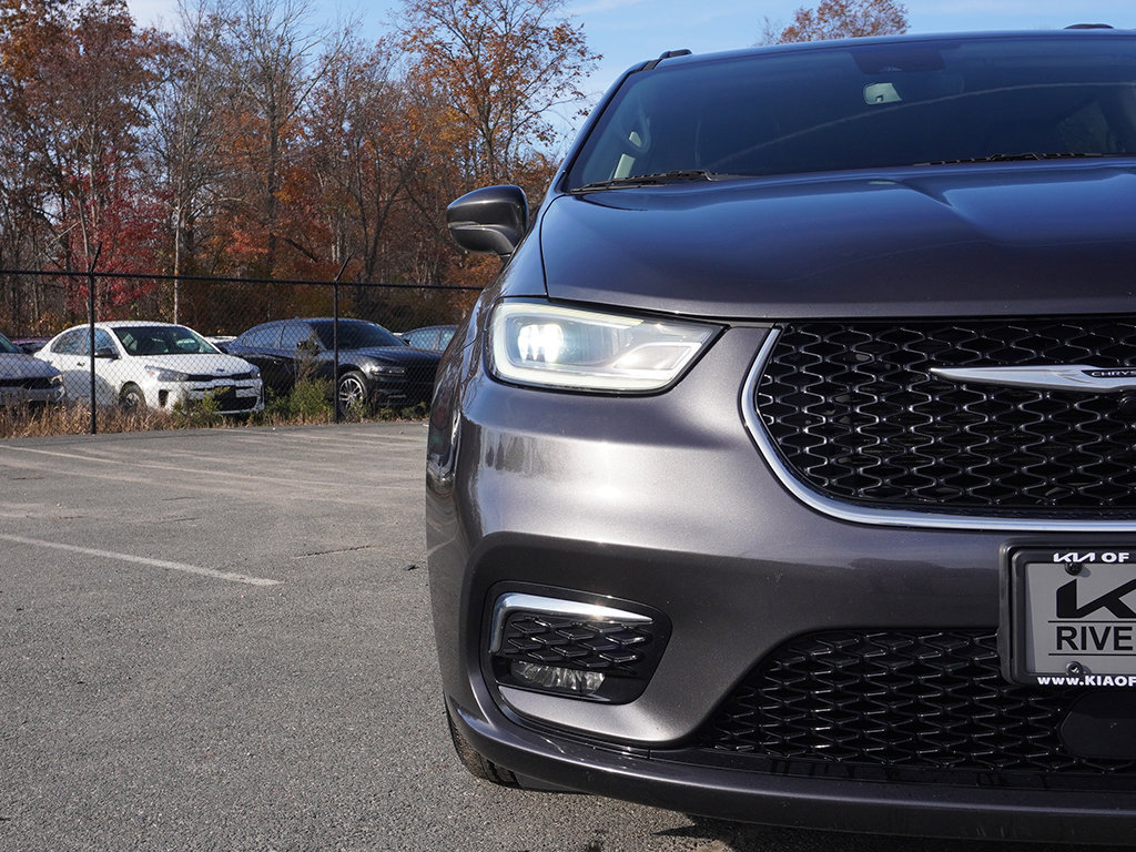 Used 2022 Chrysler Pacifica Touring-L FWD image 13