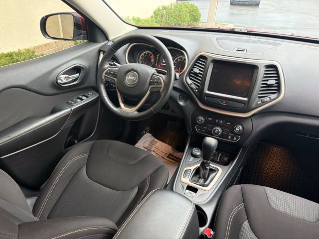 Used 2016 Jeep Cherokee Latitude w/ Cold Weather Group AWD/4WD image 19