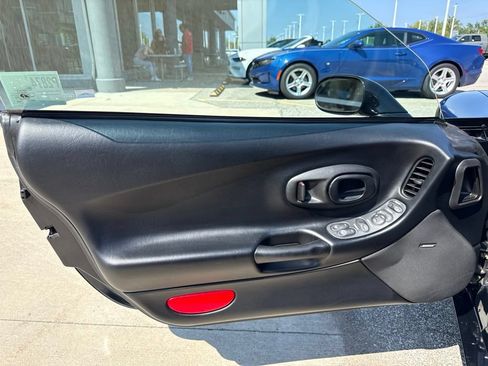 Used 1999 Chevrolet Corvette Convertible w/ Memory Pkg RWD image 19
